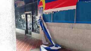 Denuncian ataques contra la sede de UNT en Bolívar (Fotos)