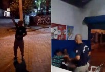 VIDEO: Policía abofetea a una mujer y ella le responde con un botellazo en la cabeza