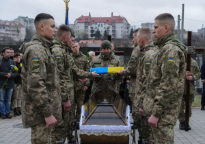 Ucrania anuncia la repatriación de los cadáveres de 140 soldados caídos en combate