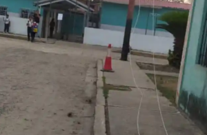 Guayas reventadas frente a escuela en Barinas ponen en riesgo a 245 alumnos y Corpoelec “se da un postín”