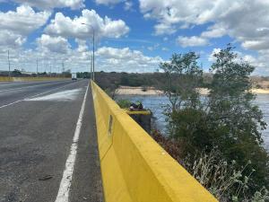 Tras mortal caída de ciclista al río Caroní, muchos se preguntan: ¿Por qué el puente Macagua no tiene barandas de seguridad?