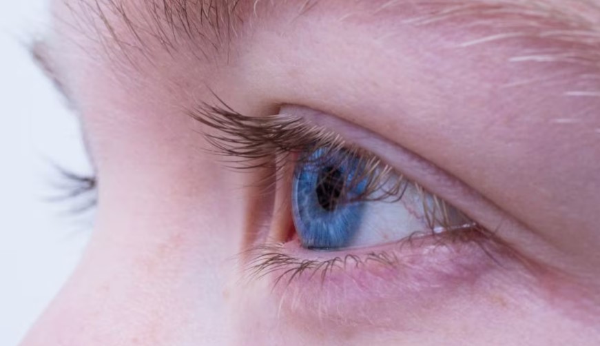 Esto es lo que costaría la polémica cirugía para cambiar el color de los ojos en Colombia
