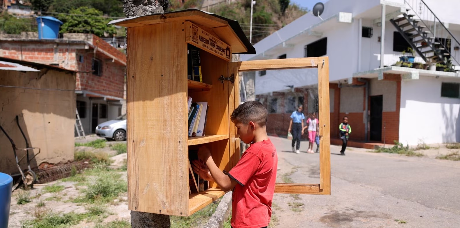 En zonas pobres de Venezuela se levantan refugios para la lectura y la educación de niños: Proyecto REMO