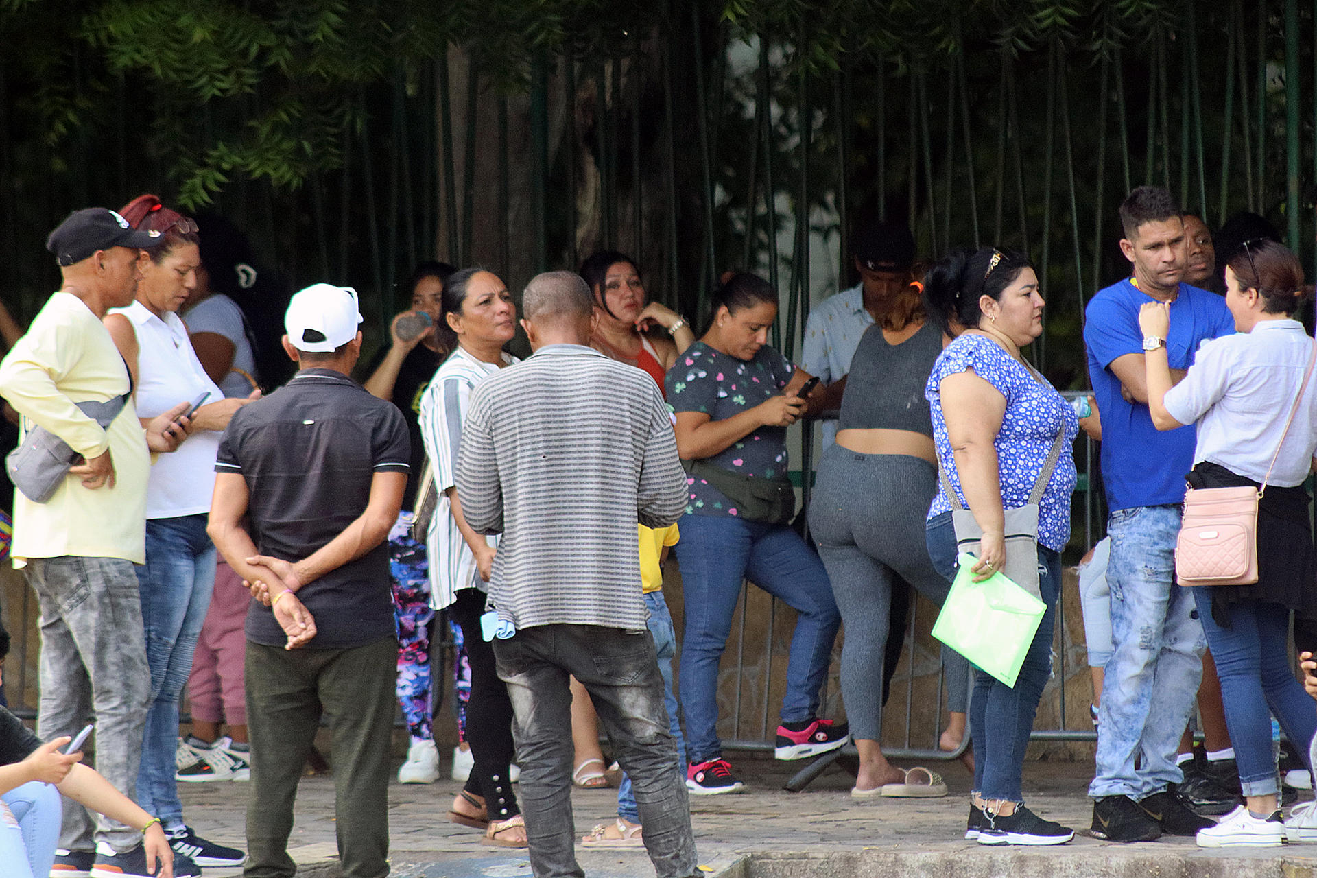 Solicitudes de asilo cayeron más del 40 % en México pero los migrantes siguen varados