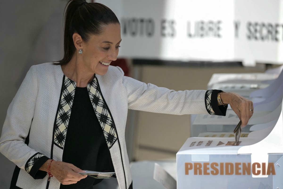 Votó Claudia Sheinbaum, candidata presidencial y favorita en las encuestas de México (Video)