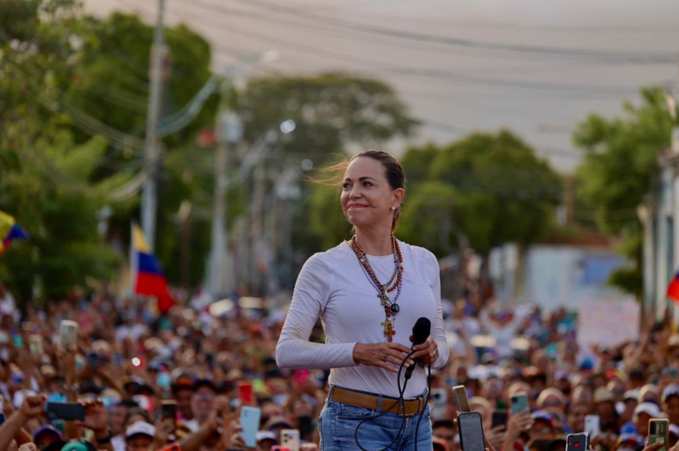 Porlamar retumbó de emoción al recibir con una multitud a María Corina Machado (VIDEO)
