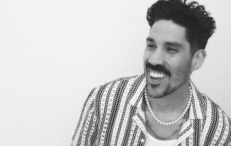Al mejor ritmo de la salsa, Bruno Romano estrena su nuevo single “Sólo por un rato”