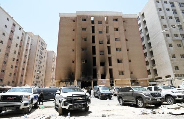 Más de 40 muertos del incendio en un edificio en Kuwait eran indios, según Nueva Delhi