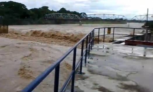 Dos puentes de la Troncal 5 en Barinas fueron afectados por las crecidas de los ríos (VIDEO)