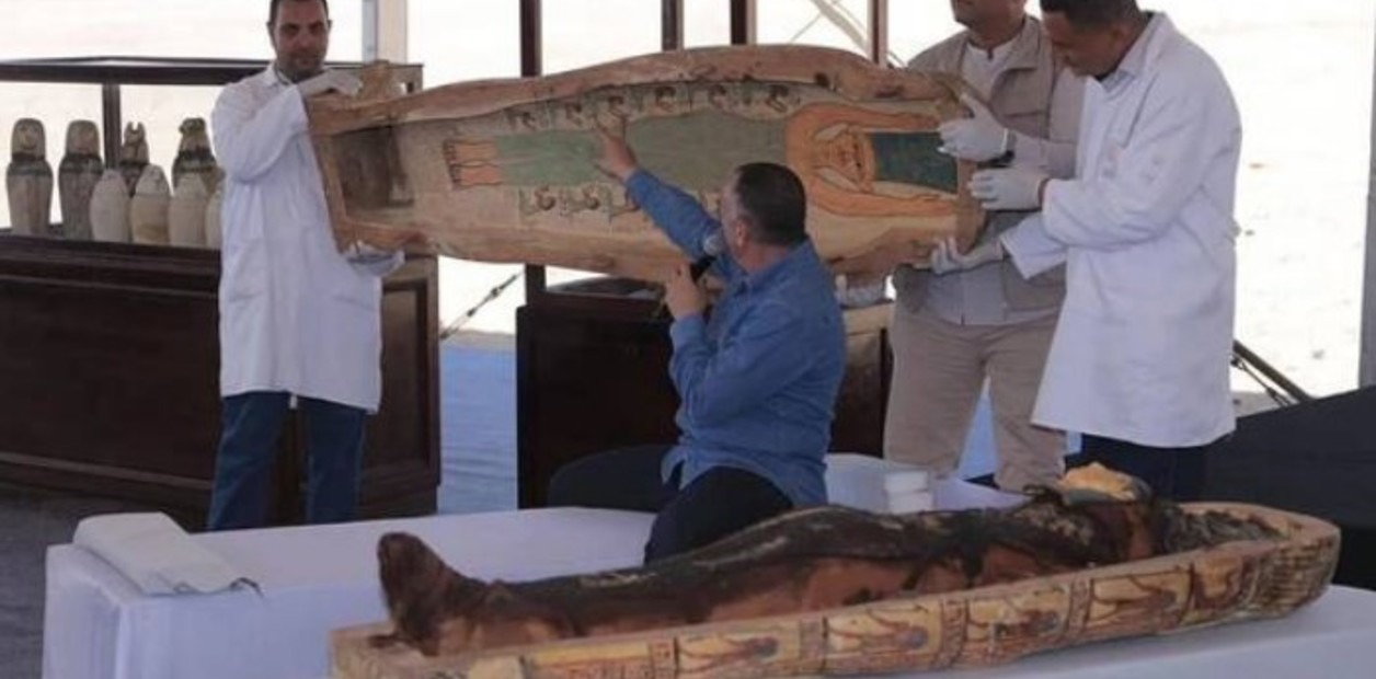 Hallaron sarcófago egipcio de hace 3.500 años con una imagen similar a Marge Simpson