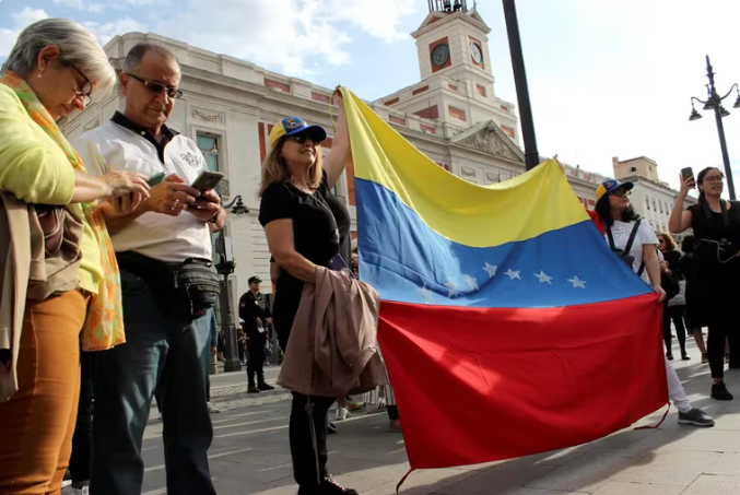 Conceden permiso de residencia en España a venezolana casada con español, aunque este trabaje en Francia