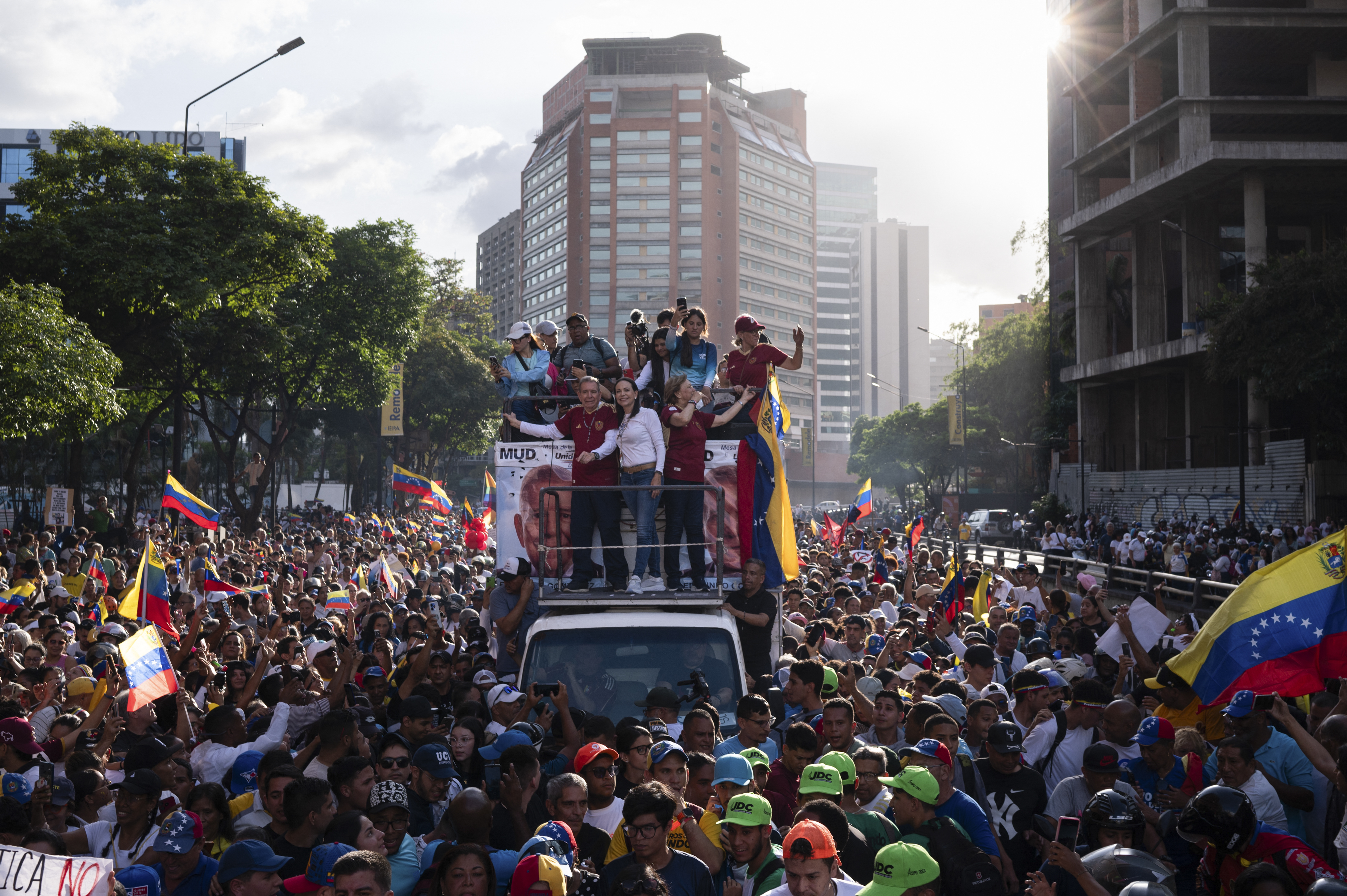 “Seguid el ejemplo que Caracas dio”: La esperanza llegó a la capital con María Corina Machado (VIDEO)