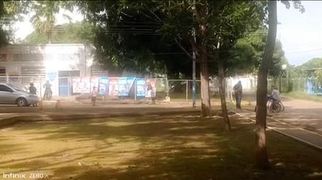 Denuncian que militantes del Psuv colocan propaganda electoral frente a centro de votación en Guárico