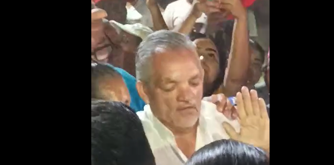 Aragüeños festejan los resultados escrutados que favorecen a Edmundo González Urrutia