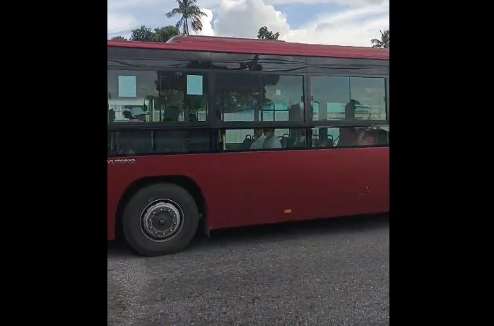 Maduro desempolvó decenas de metrobuses para trasladar a sus pocos adeptos a Turén (Video)