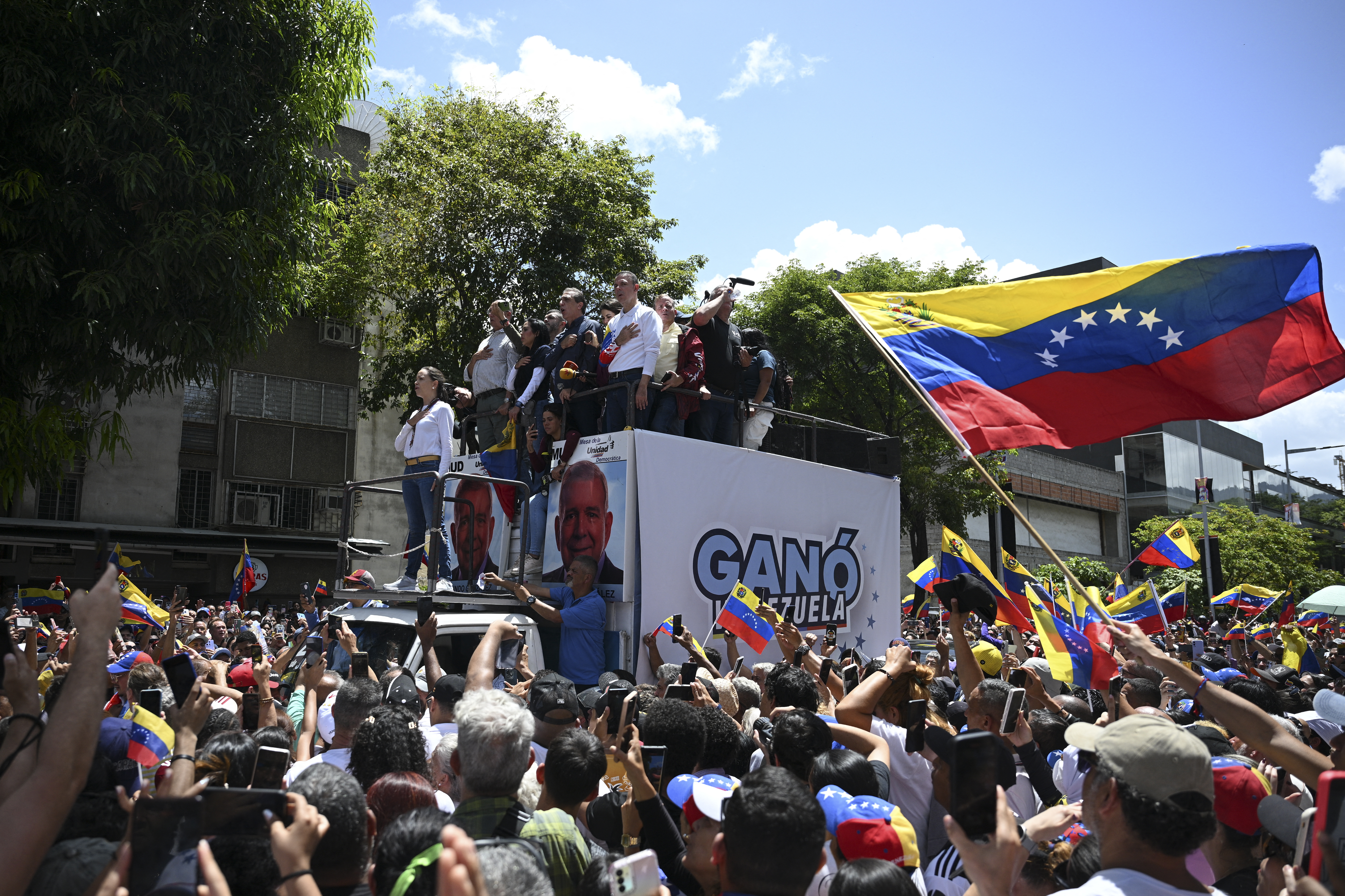 La oposición venezolana está en “resistencia” entre cientos de arrestos y persecución, dicen expertos