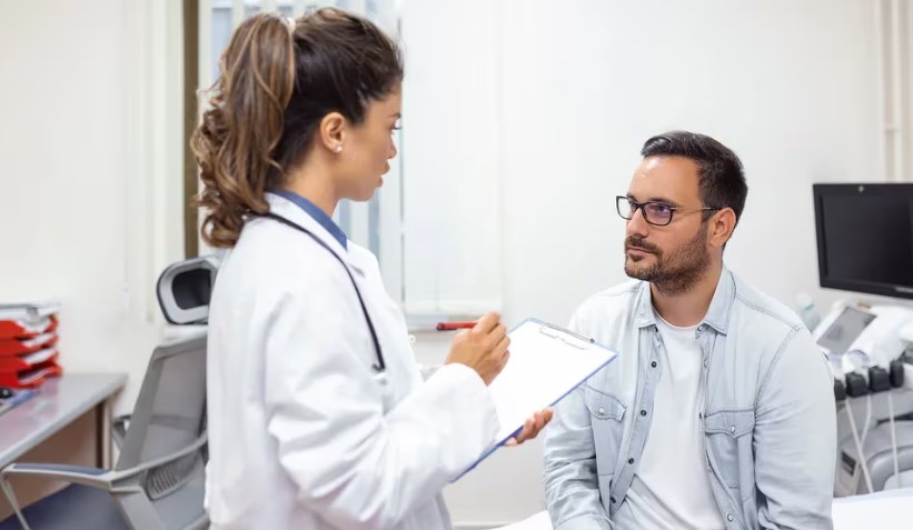 Los hombres también tienen reloj biológico: a qué edad disminuye la fertilidad masculina y cómo afecta a la salud de los hijos